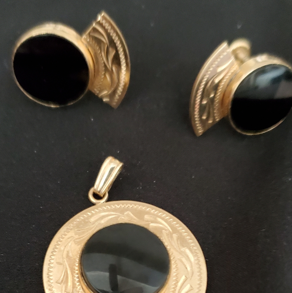 Vintage signed pendant and earrings beautiful